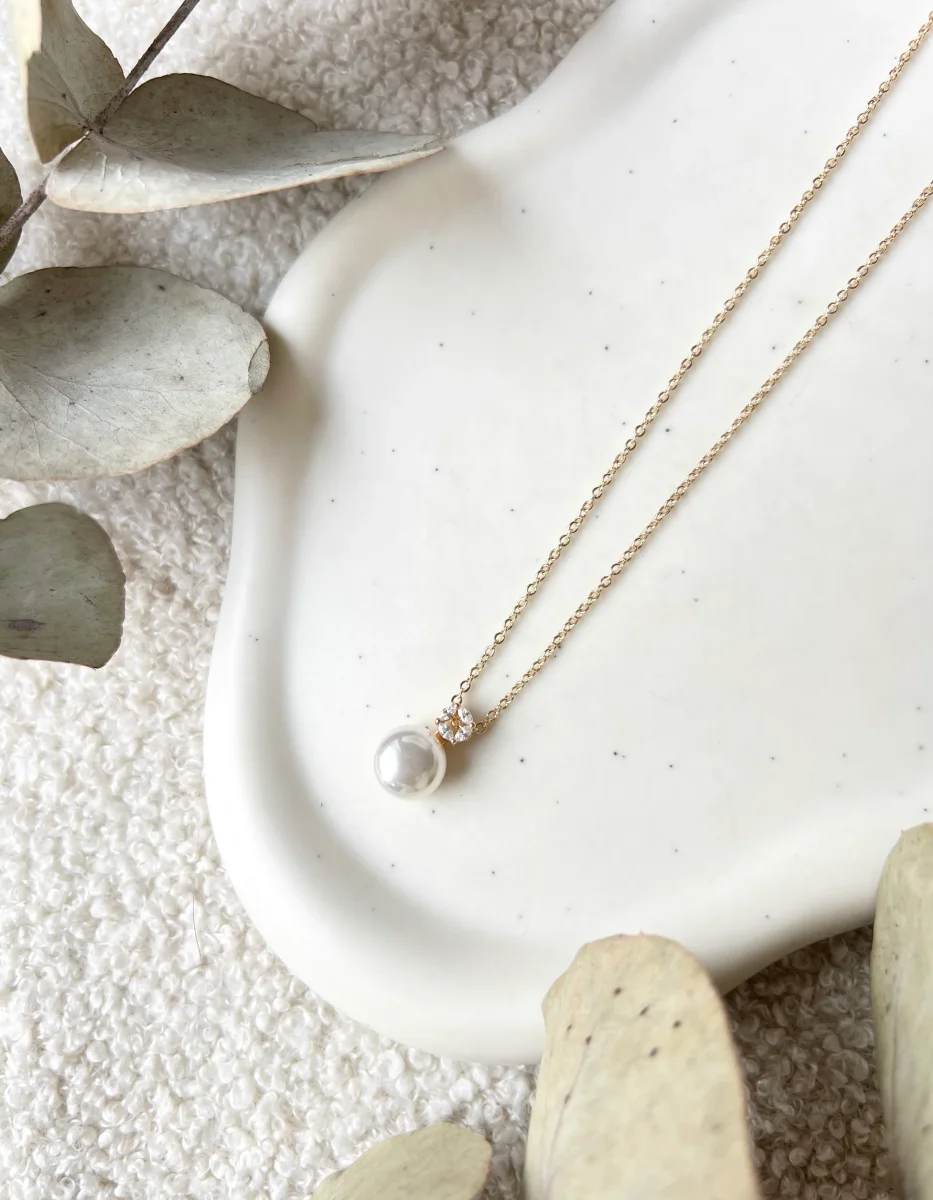 Elegante Halskette mit Perlenanhänger, goldene zarte Kette, feiner Schmuck, Brautschmuck
