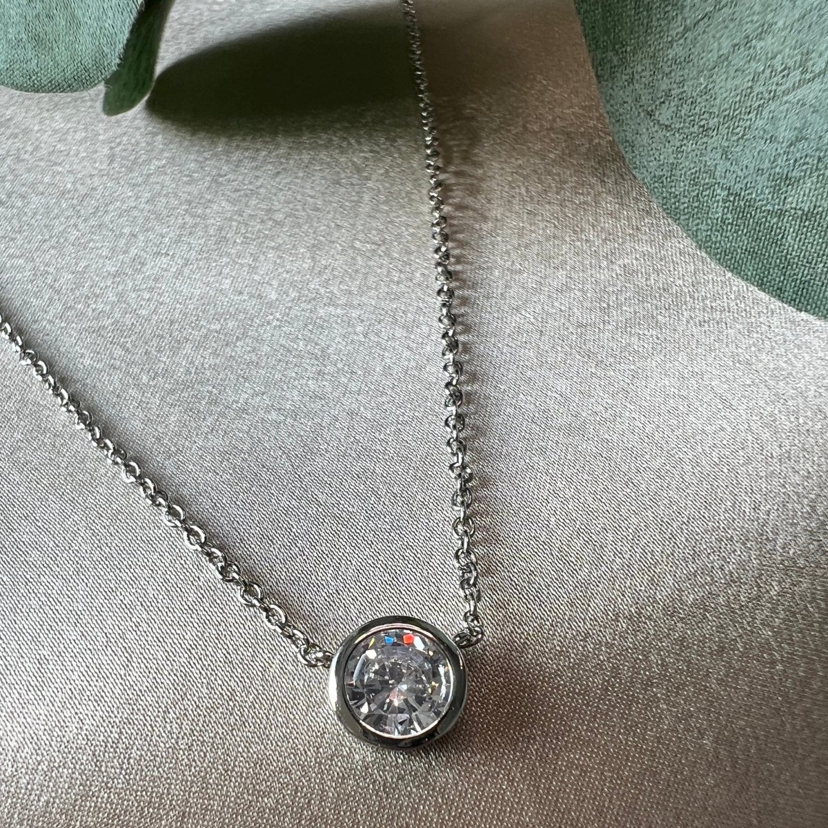Funkelnde Halskette mit Zirkonia Anhänger, Silber, Brautschmuck, Hochzeit Accessoires