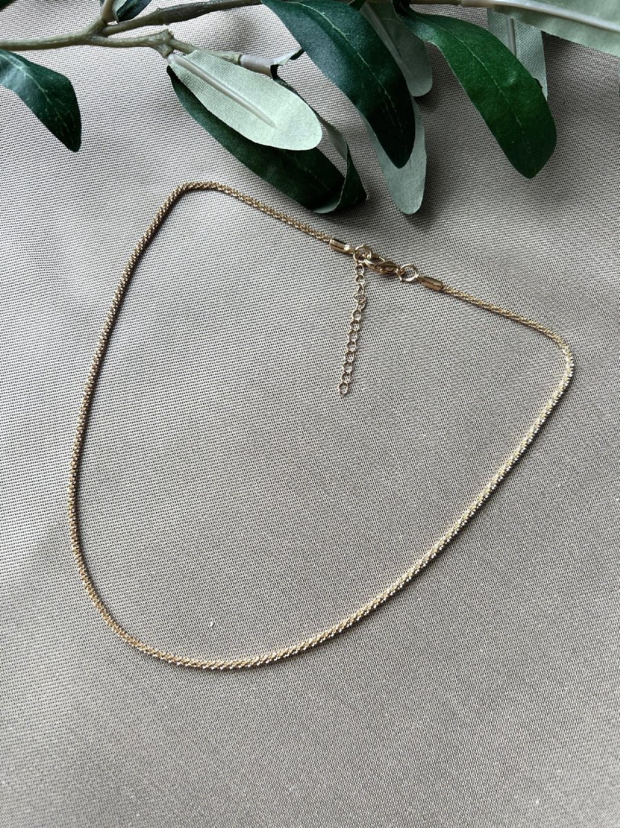 Halskette, Gold, funkelnde kurze Kette, minimalistisch