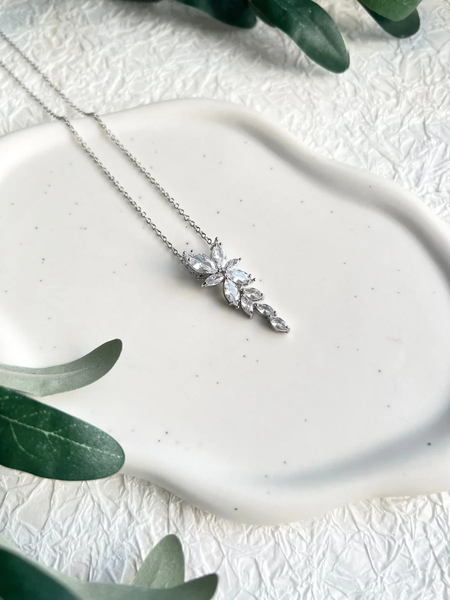Halskette, Brautschmuck, funkelnder Anhänger Cubic Zirconia