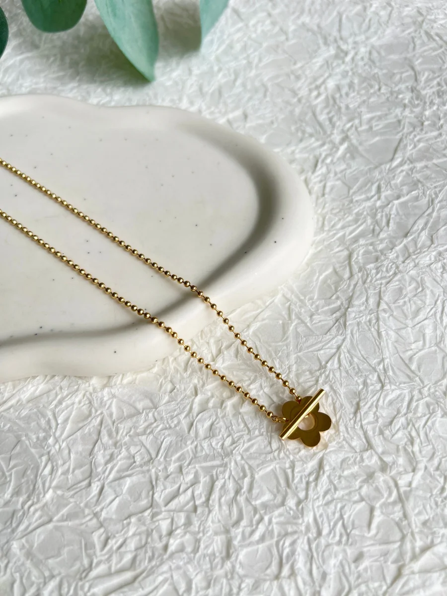Halskette, Gold, Blumenanhänger, goldene feine Kette, Kugelkette, moderner Schmuck – Bild 6