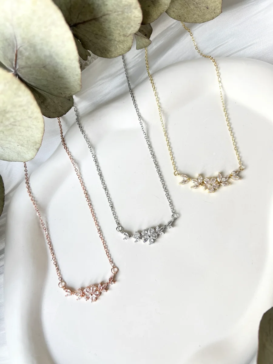 Feine Halskette, glänzende Blumen, Kette für Sie, Brautschmuck, Brautjungfer